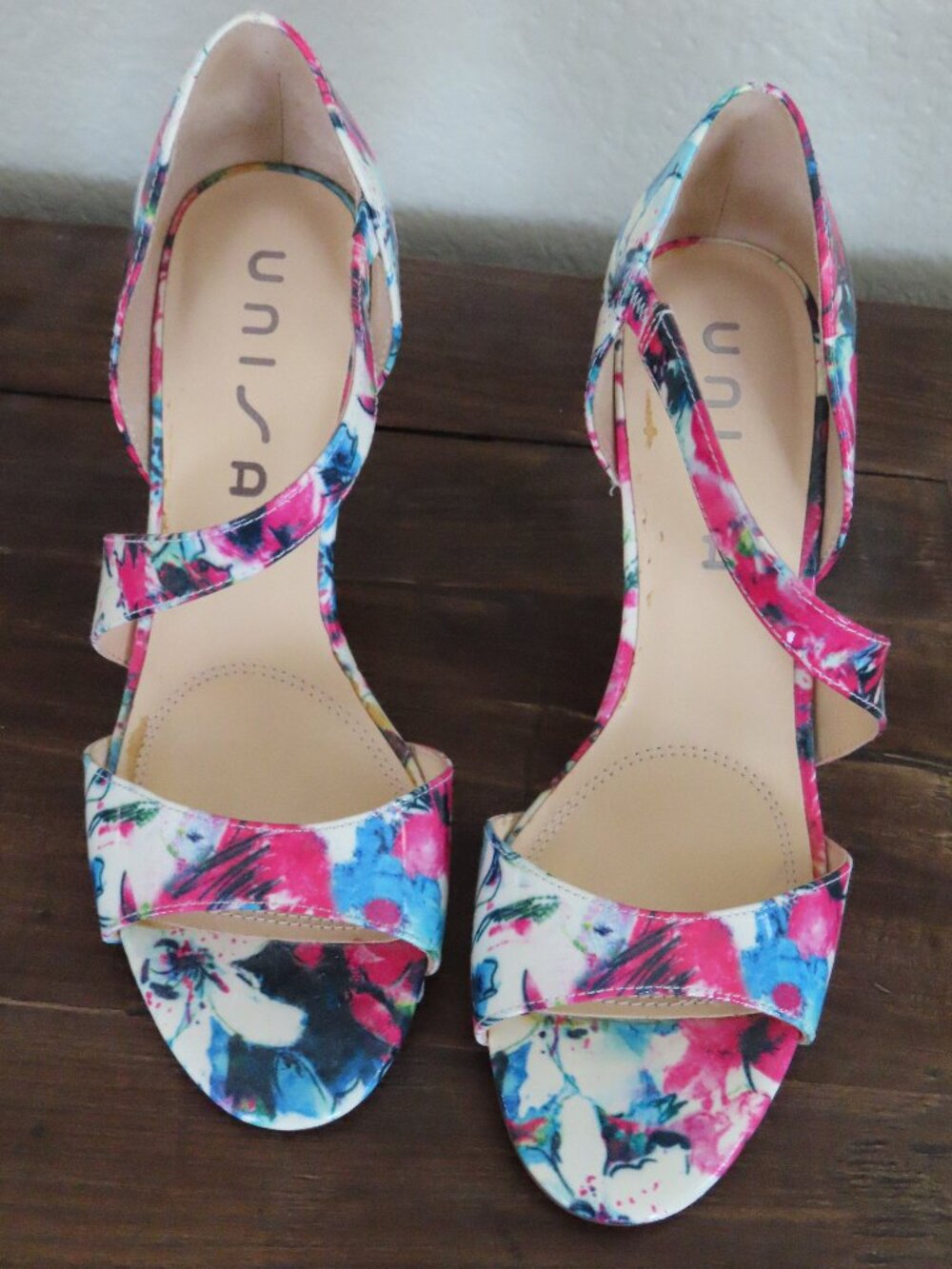 Unisa Gloss Multi color, blue, pink, white Open Toe Shoe Size 8.5 M
